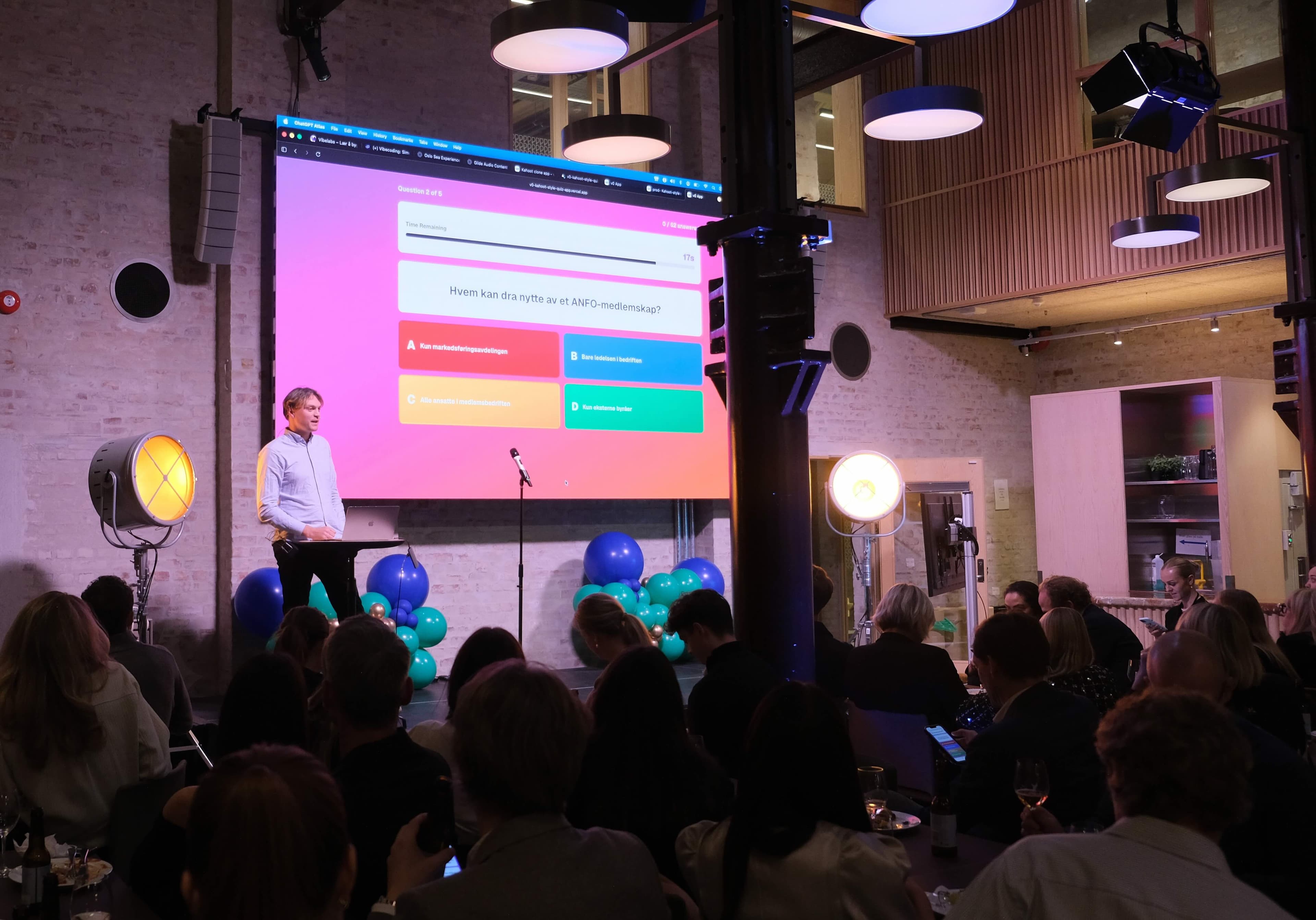 Simon Strumse holder foredrag